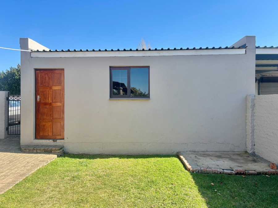 2 Bedroom Property for Sale in Langenhovenpark Free State